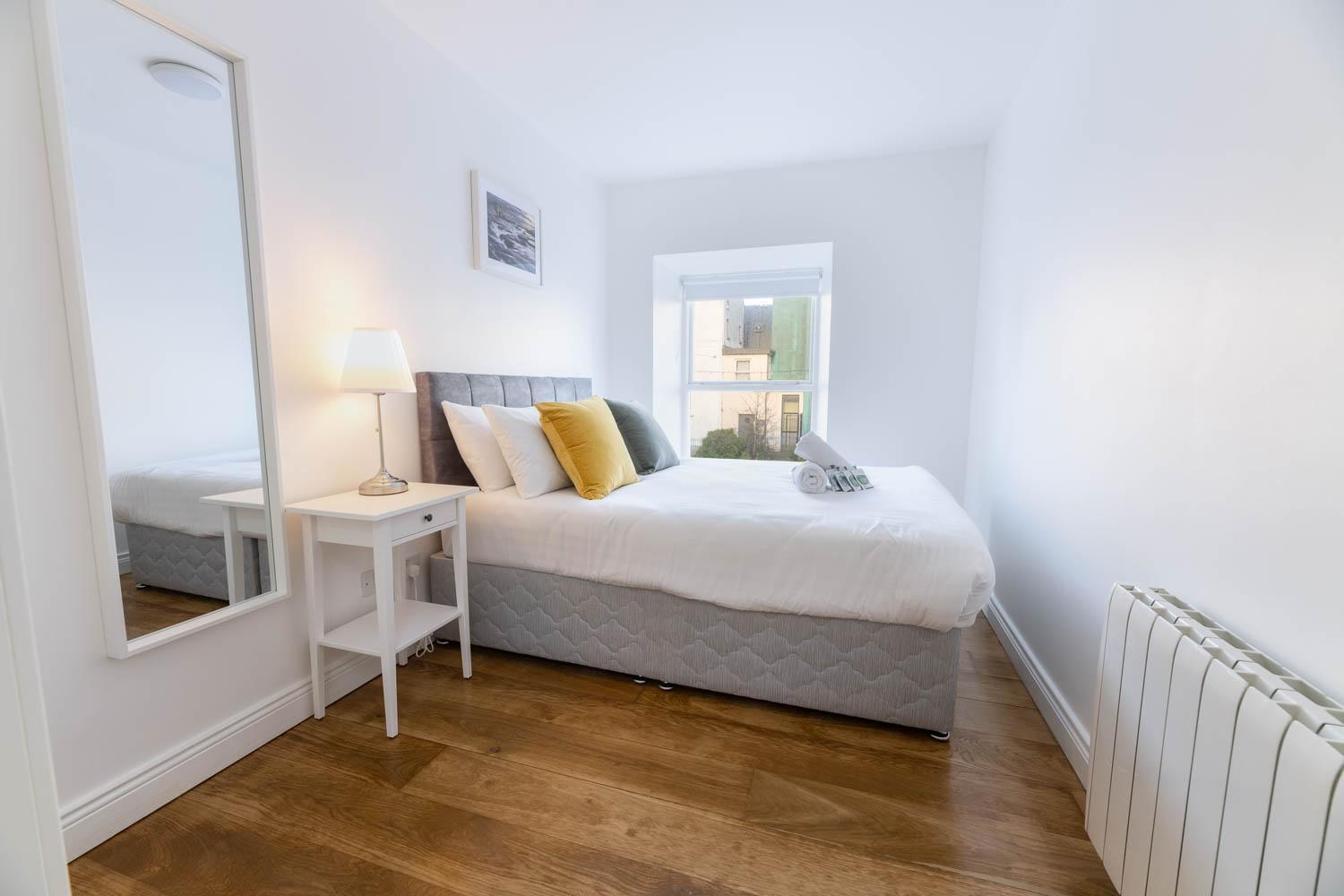 Modern Canal View Home, In City Centre, Sleeps 8 Galway Eksteriør billede