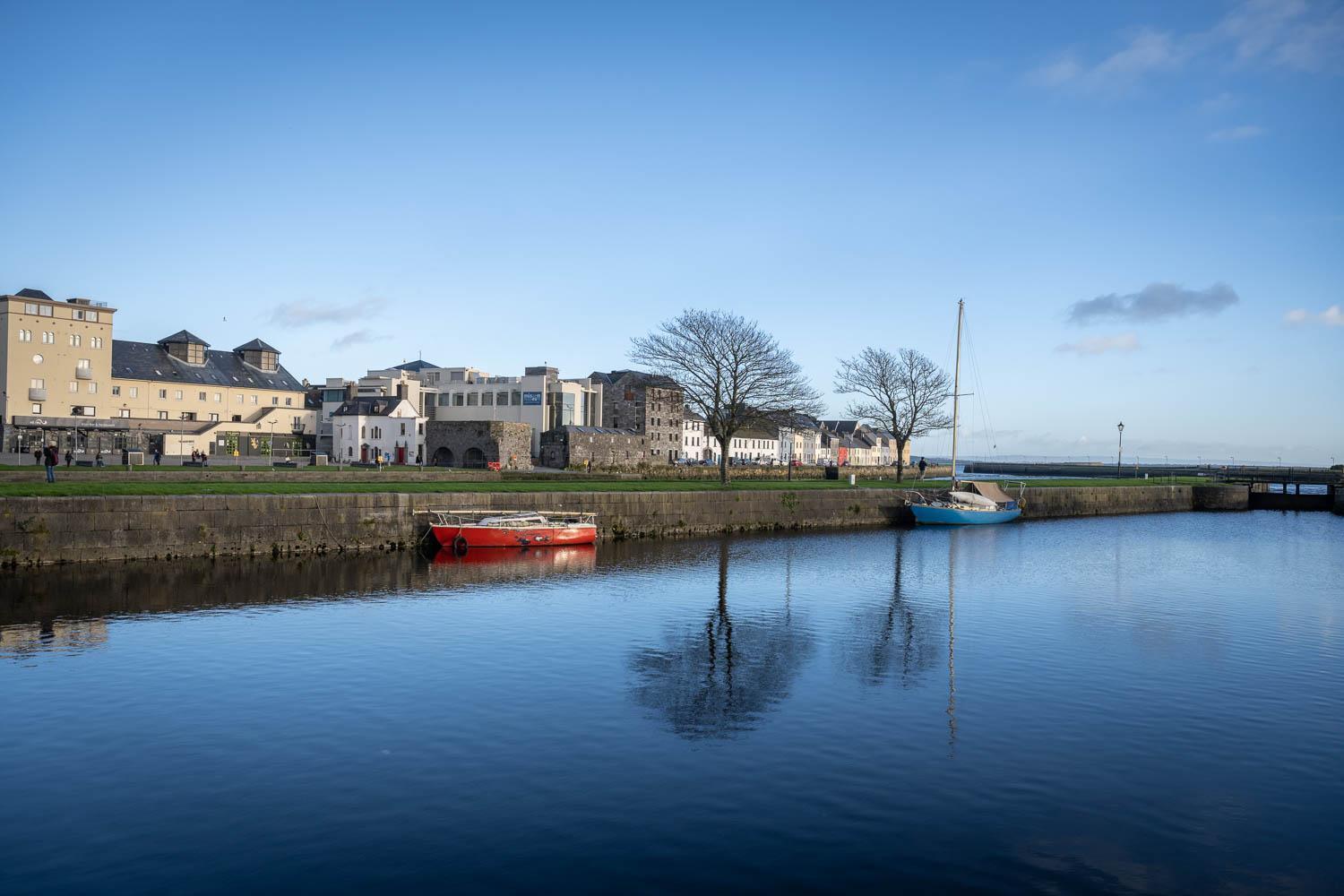 Modern Canal View Home, In City Centre, Sleeps 8 Galway Eksteriør billede