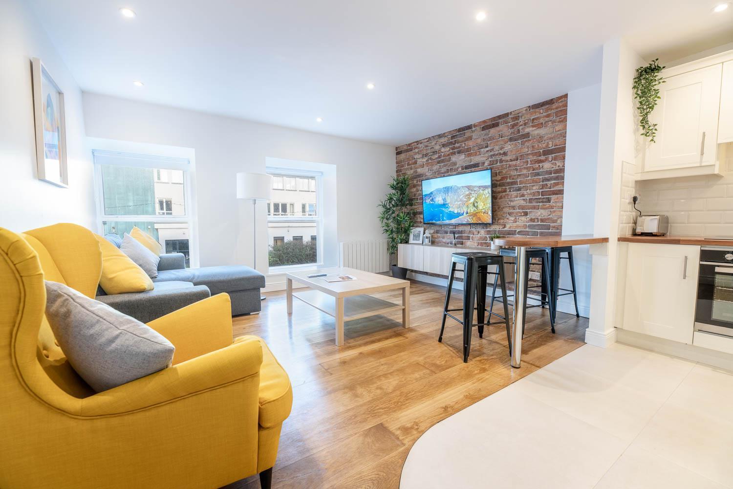 Modern Canal View Home, In City Centre, Sleeps 8 Galway Eksteriør billede