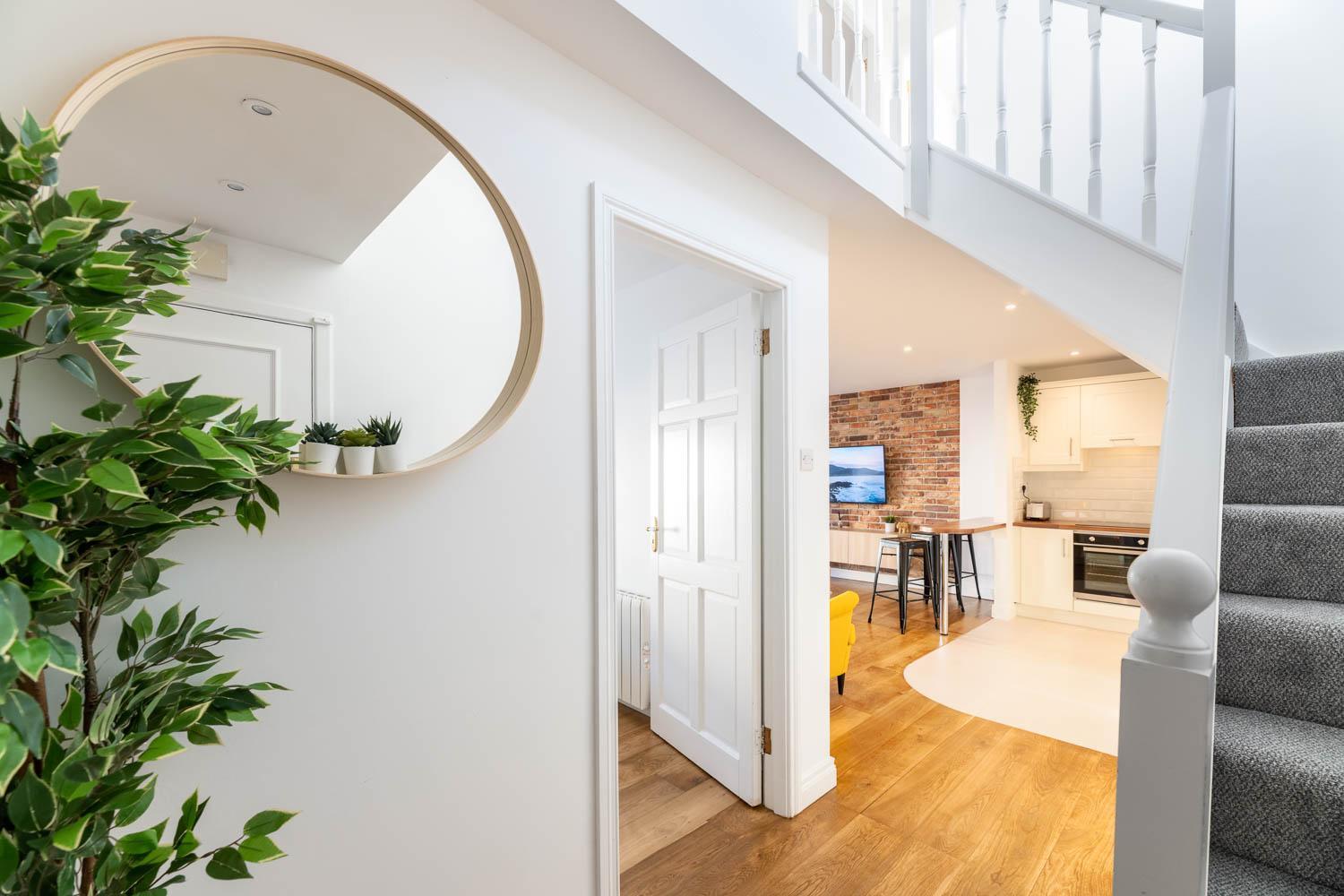 Modern Canal View Home, In City Centre, Sleeps 8 Galway Eksteriør billede